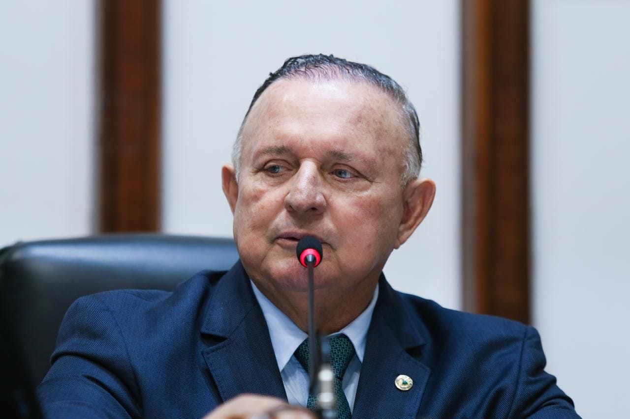 Adolfo Menezes diz que PEC das Praias é colocar “jabuti pra subir em árvore”