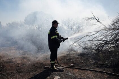 Atenas toma medida de fechar parques públicos por alto risco de incêndio