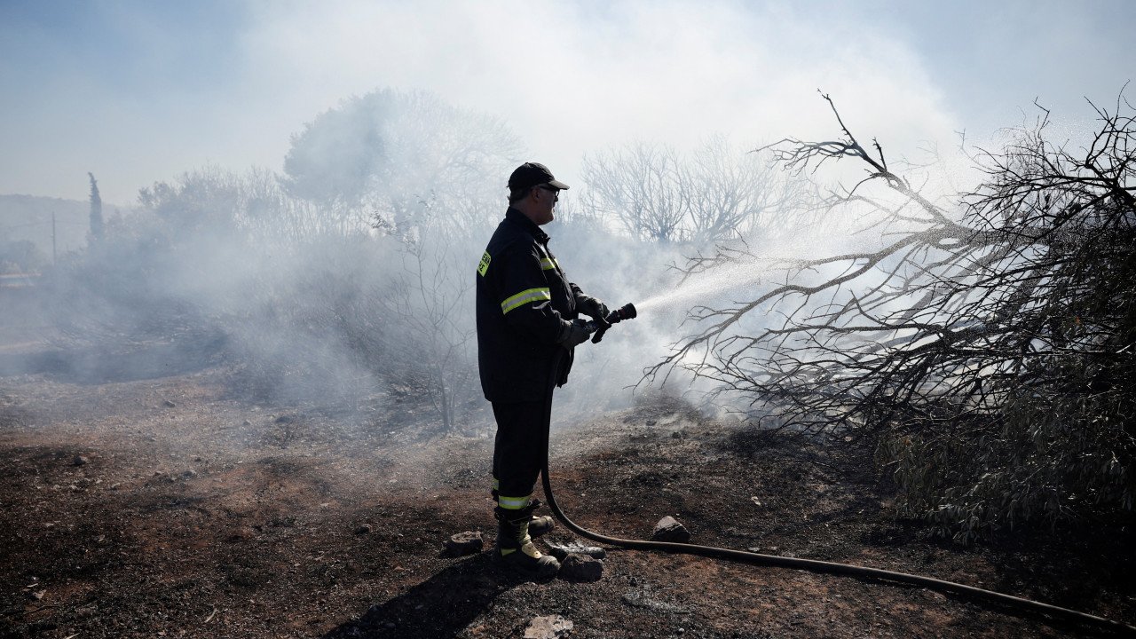 Atenas toma medida de fechar parques públicos por alto risco de incêndio