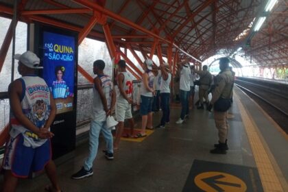 Briga entre torcidas do Bahia e do Vitória provoca correria em estação de metrô em Salvador