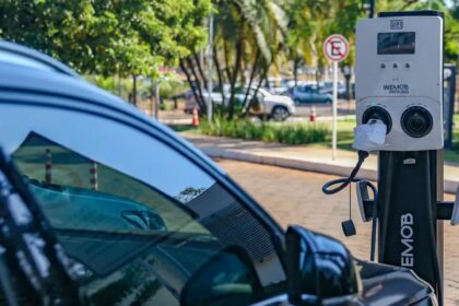 Associações discordam sobre imposto de carros elétricos no Brasil