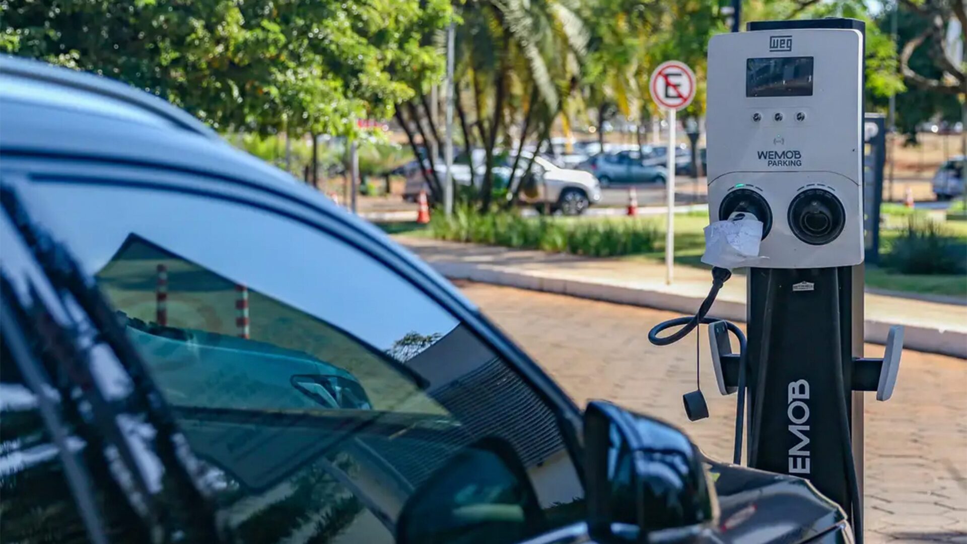 Associações discordam sobre imposto de carros elétricos no Brasil