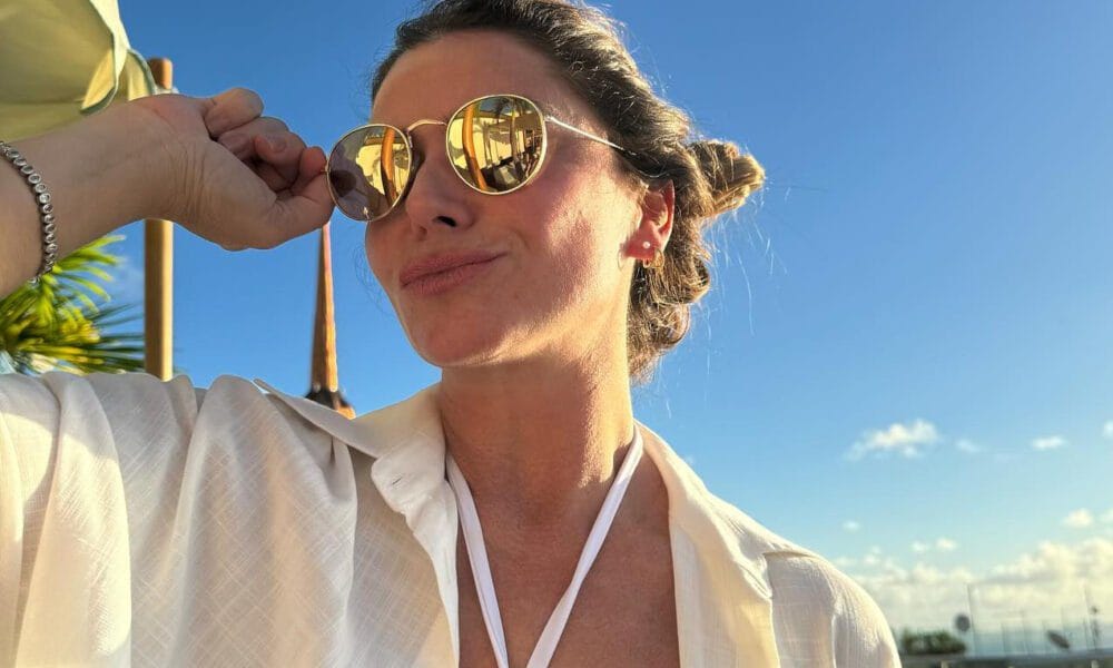 Giovanna Antonelli exibe beleza impecável ao renovar o bronzeado.