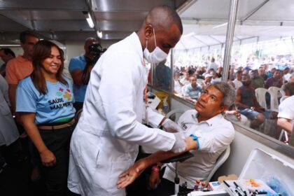 Governo da Bahia autoriza "promoção extraordinária" para 9,4 mil servidores da Saúde