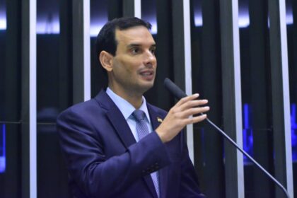 Leo Prates é premiado como parlamentar em ascensão pelo Diap