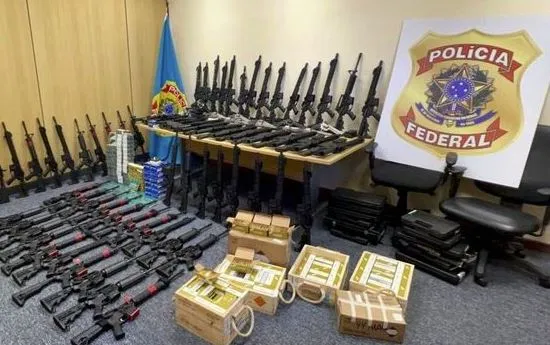 "Polícia Federal apreende 363 armas na Bahia"