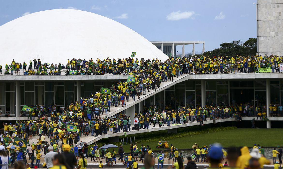 PF cumpre mandados contra financiadores do 8/1 e envolvidos em bloqueios de estradas nas eleições de 2022