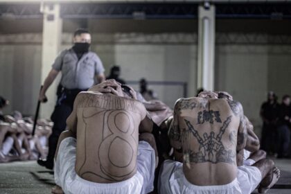 Por que líderes latino-americanos são obcecados por mega-prisões
