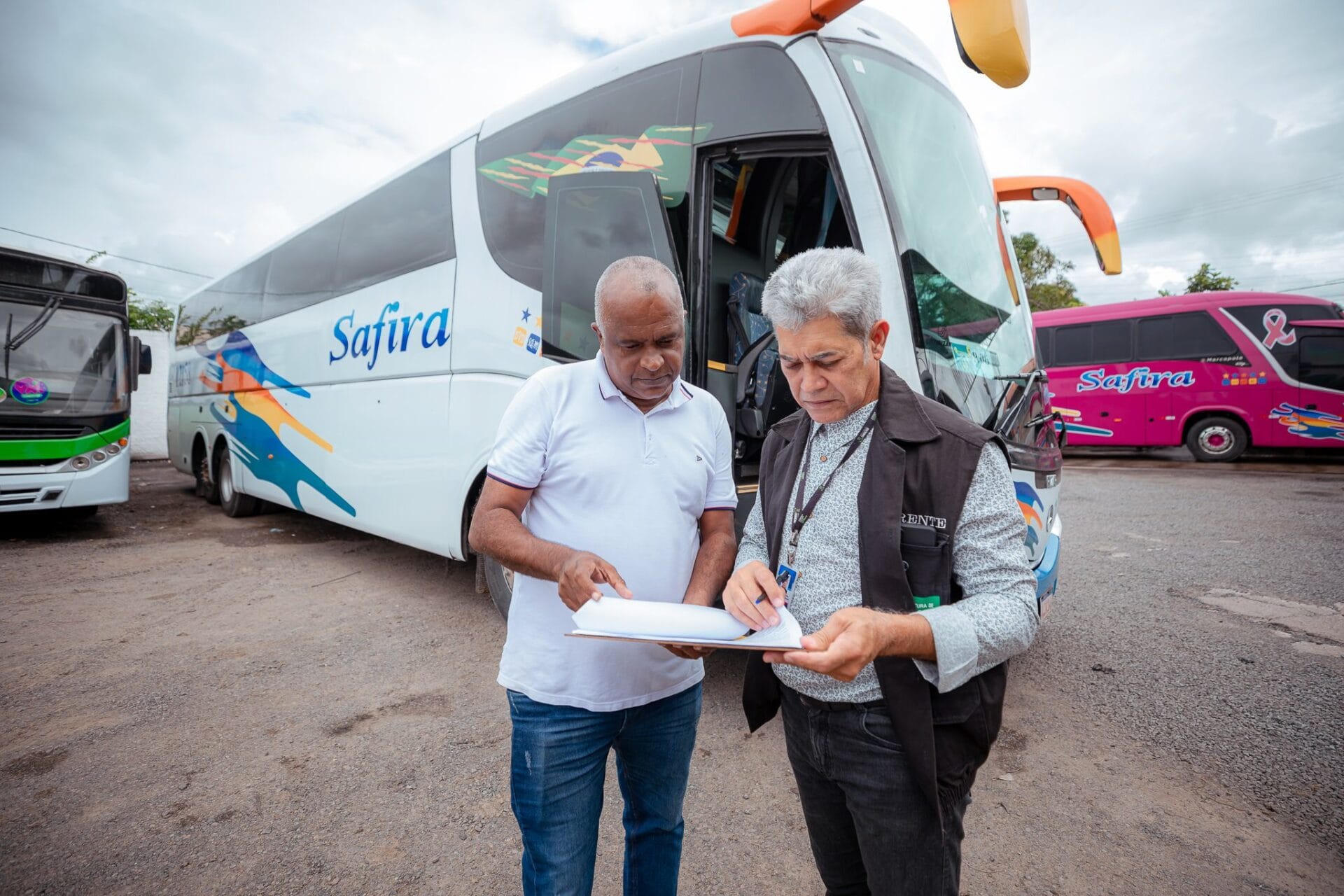 Prefeitura de Camaçari vistoria veículos transporte universitário