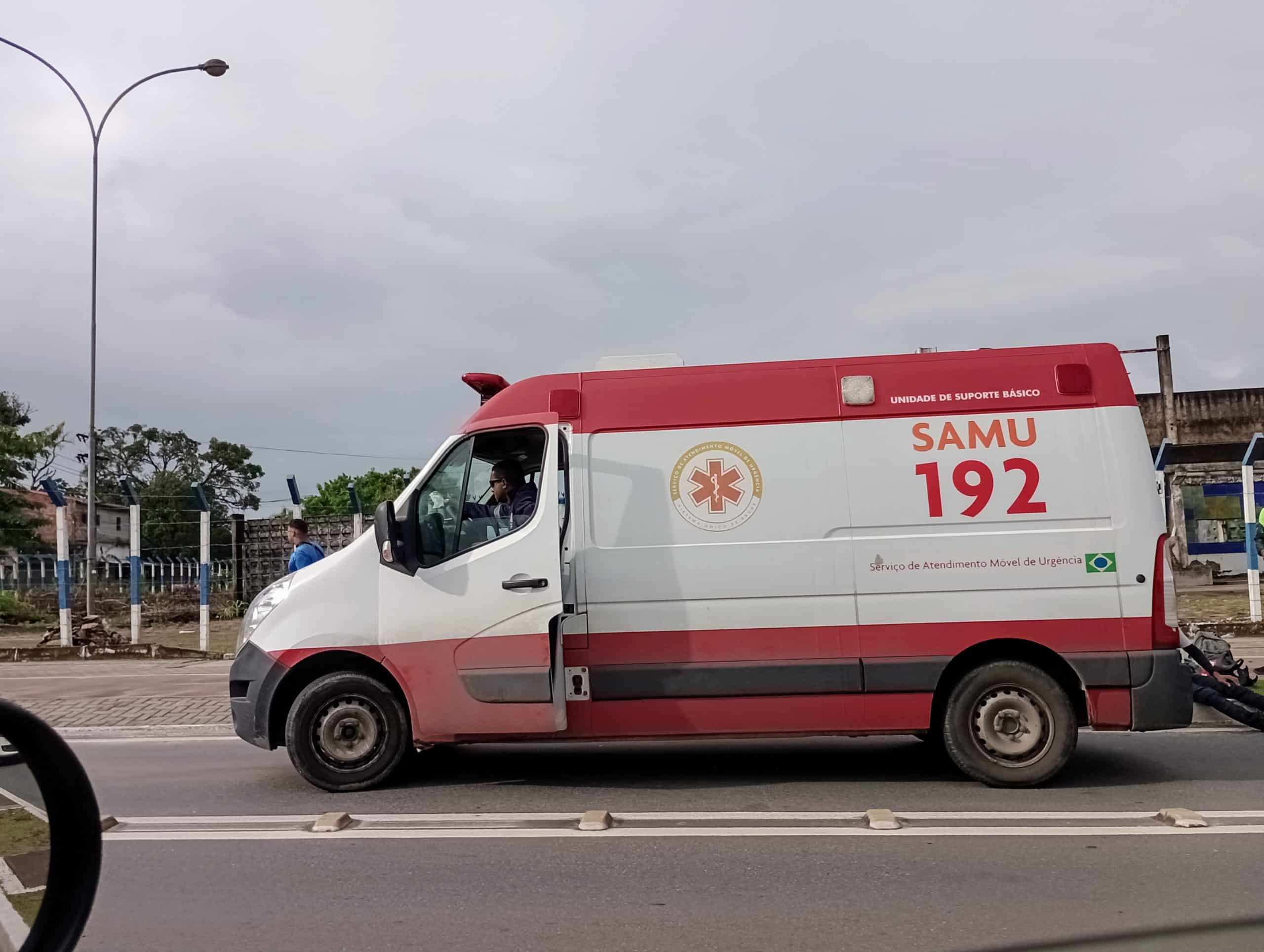 Registro de acidente com vítima na Av. Jorge Amado