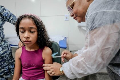 Vacinação contra dengue para crianças em Camaçari