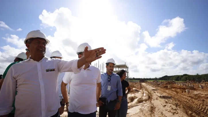 Jerônimo visita obras do Hospital Regional de Alagoinhas