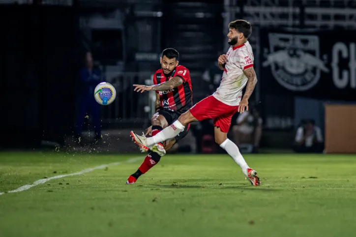 Fora de casa, Vitória perde para o Bragantino por 2 a 1 e volta ao Z4 do Brasileirão