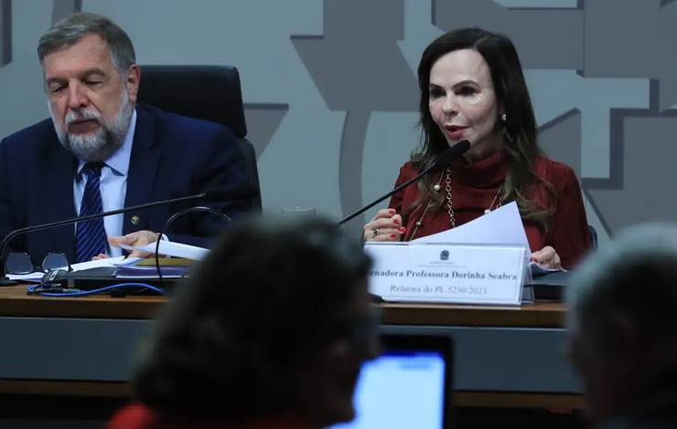 Comissão do Senado aprova reforma do ensino médio.