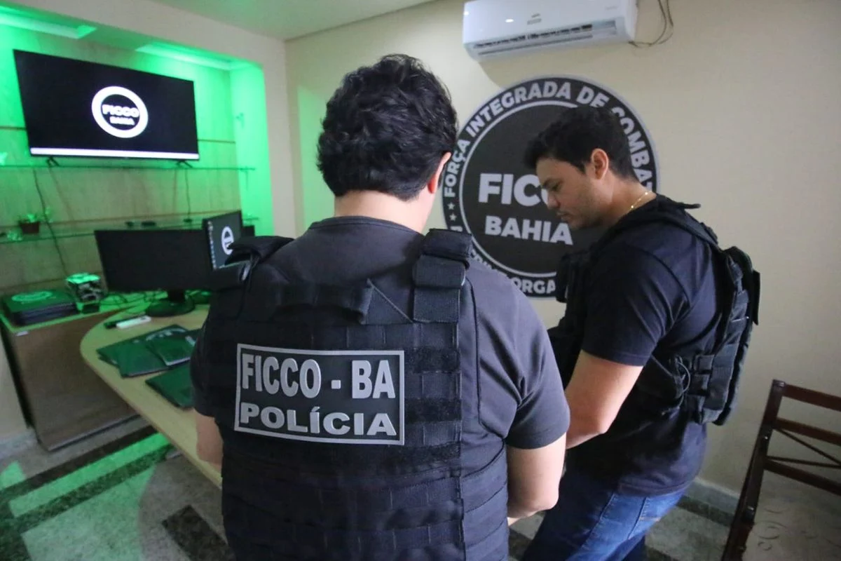 Operação integrada das polícias em Salvador: Civil, Federal e Militar atuam juntas em cinco bairros.