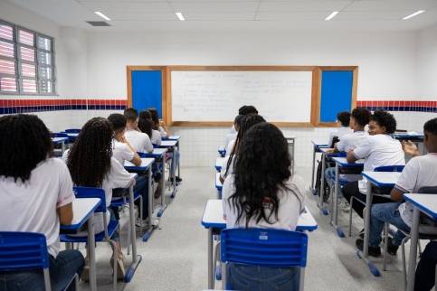 Senado expande carga horária mínima do ensino médio