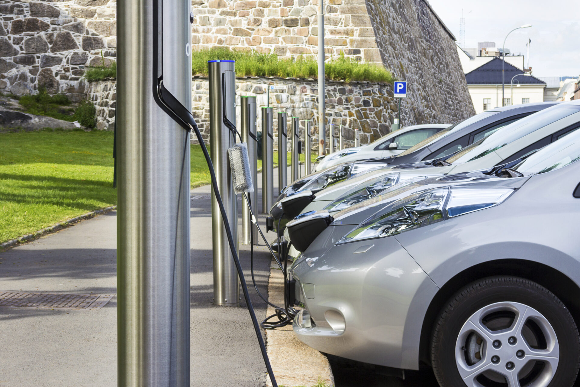 Canadá deve seguir EUA e prepara taxação de veículos elétricos chineses