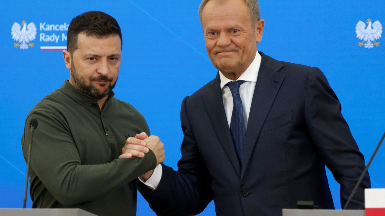 Zelensky e Tusk firmam acordo para Kyiv interceptar mísseis direcionados à Polônia