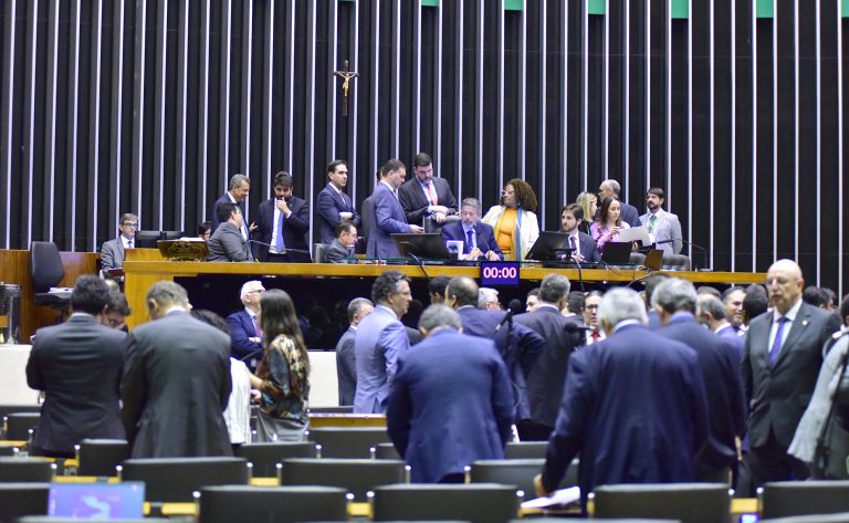 Câmara dos Deputados aprova destinação de 5% de emendas parlamentares a catástrofes