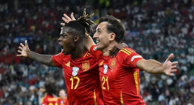 Espanha bate a Inglaterra por 2 a 1 e conquista o tetracampeonato da Eurocopa