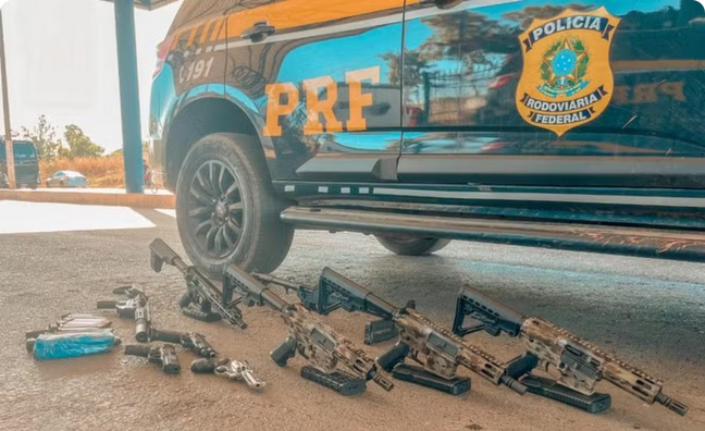Polícia Rodoviária Federal descobre arsenal em carro em Barreiras