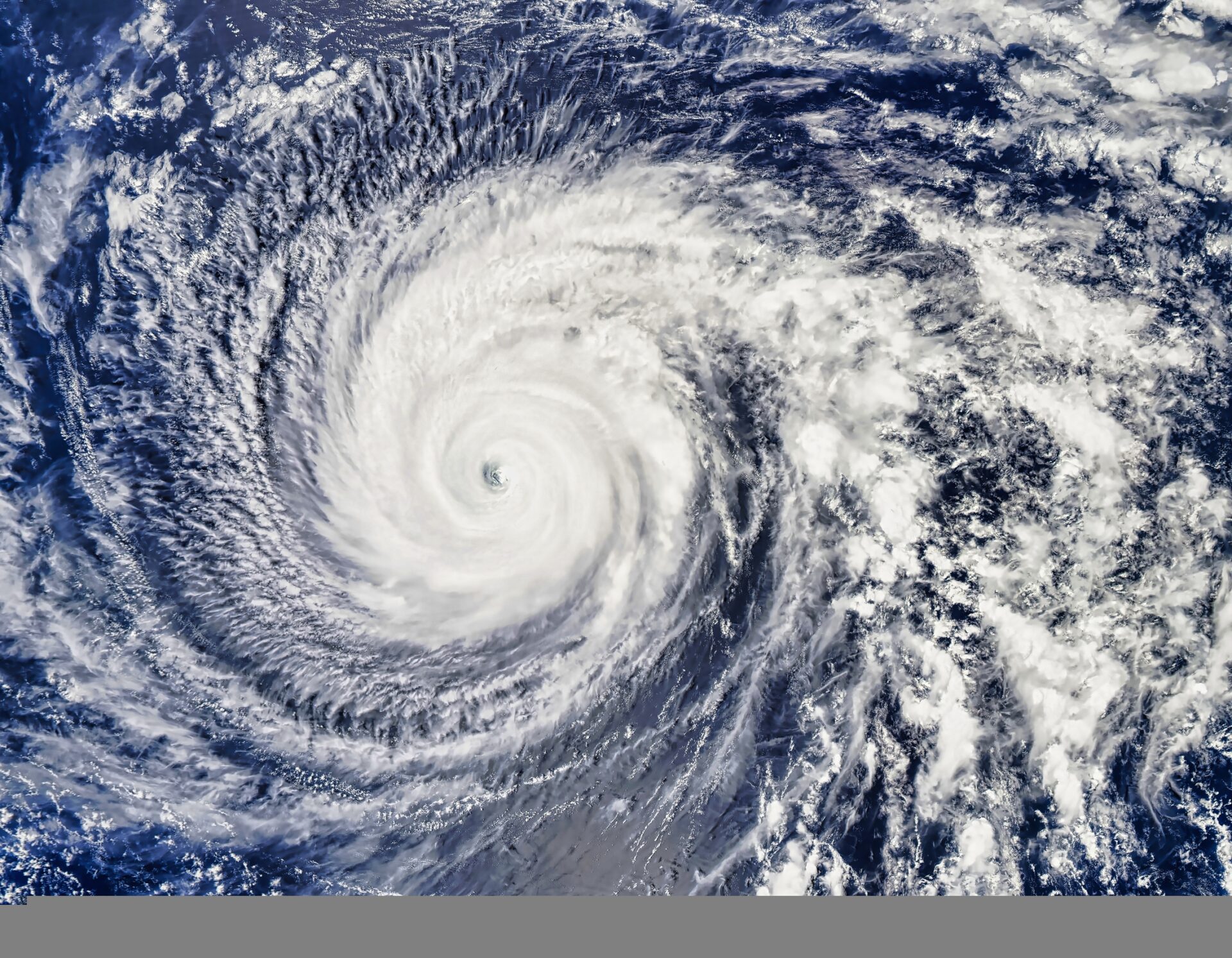 Três furacões "alinhados" são fotografados por satélite da NASA