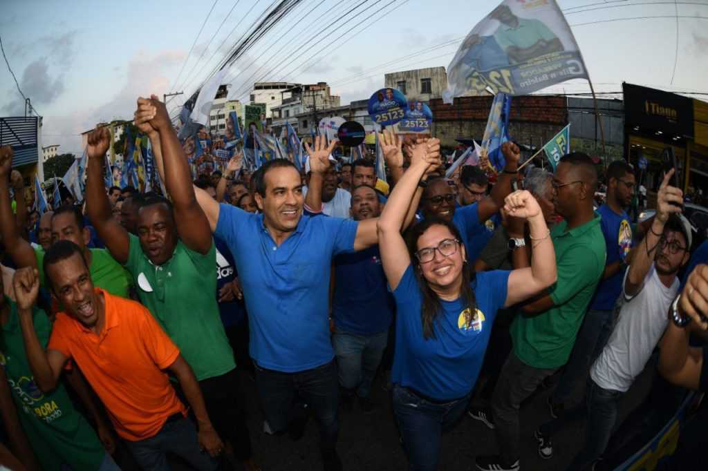 Bruno Reis realiza caminhada em Sussuarana e apresenta ações que pretende realizar no bairro