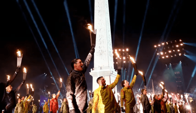 Cerimônia alegre inaugura Jogos Paralímpicos de Paris 2024