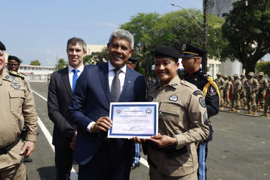 PM BA homenageia 210 policiais por bravura e dedicação