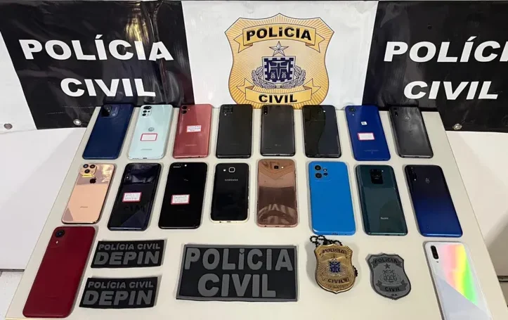 Polícia de Feira de Santana prende foragido e apreende 18 celulares