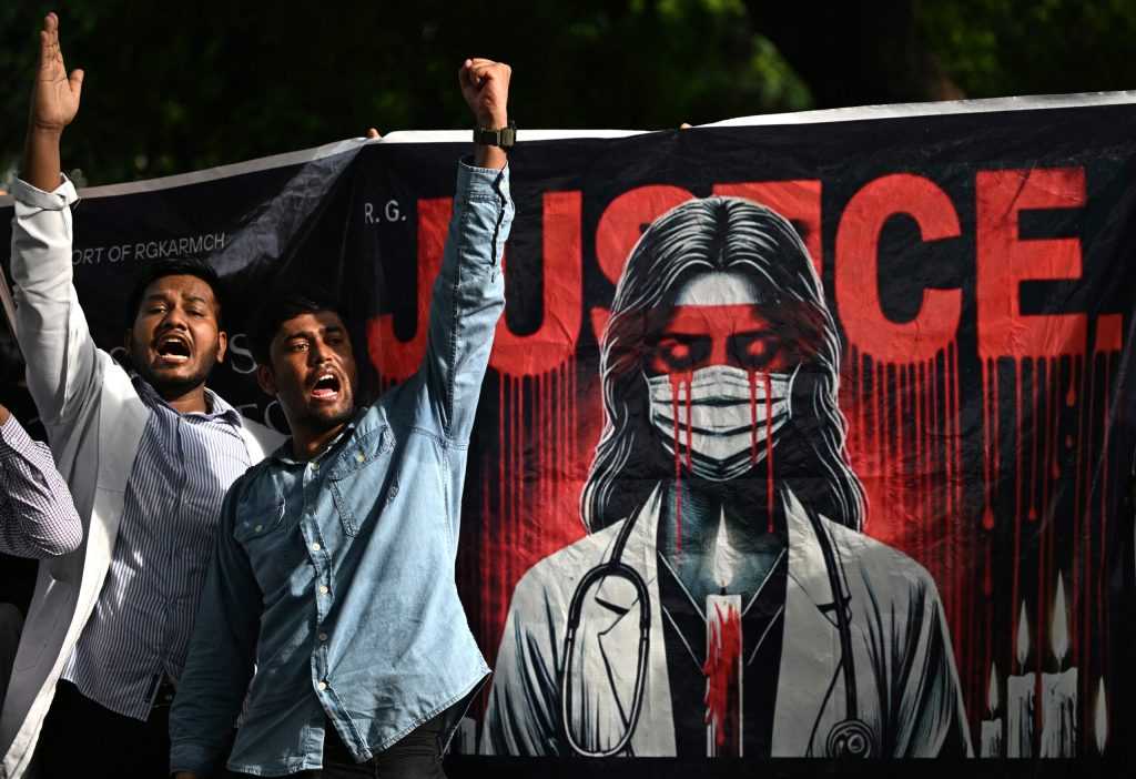 Por que médicos indianos protestam após estupro e morte de colega