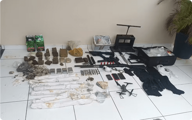 Polícia Militar apreende armas, drogas e drone em Cândido Sales