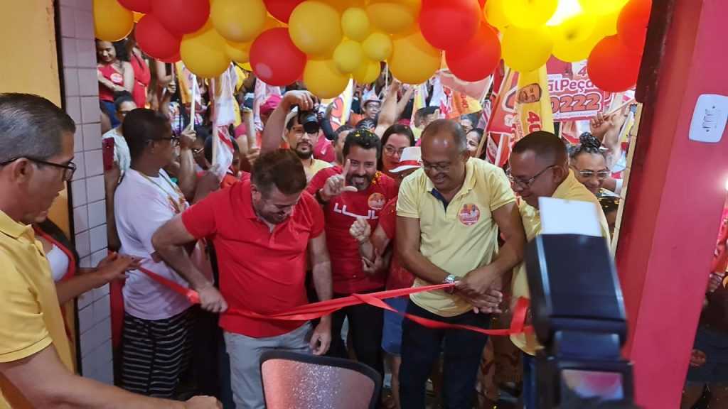 Candidato à reeleição, Val Peças inaugura comitê político lotado em Madre de Deus