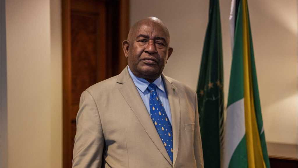 Presidente das Comoros sofre ferimentos leves em ataque com faca