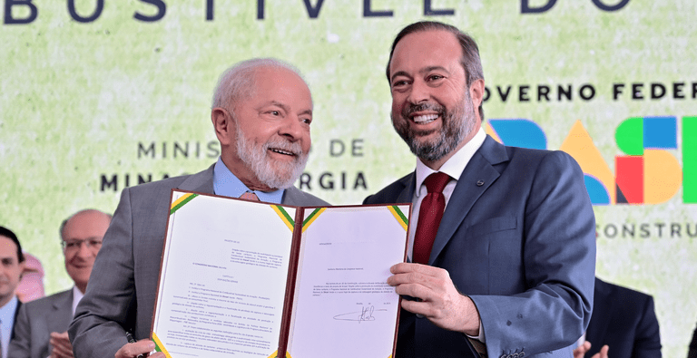 Projeto de Lei do Combustível do Futuro é aprovado na Câmara dos Deputados e aguarda sanção de presidente Lula