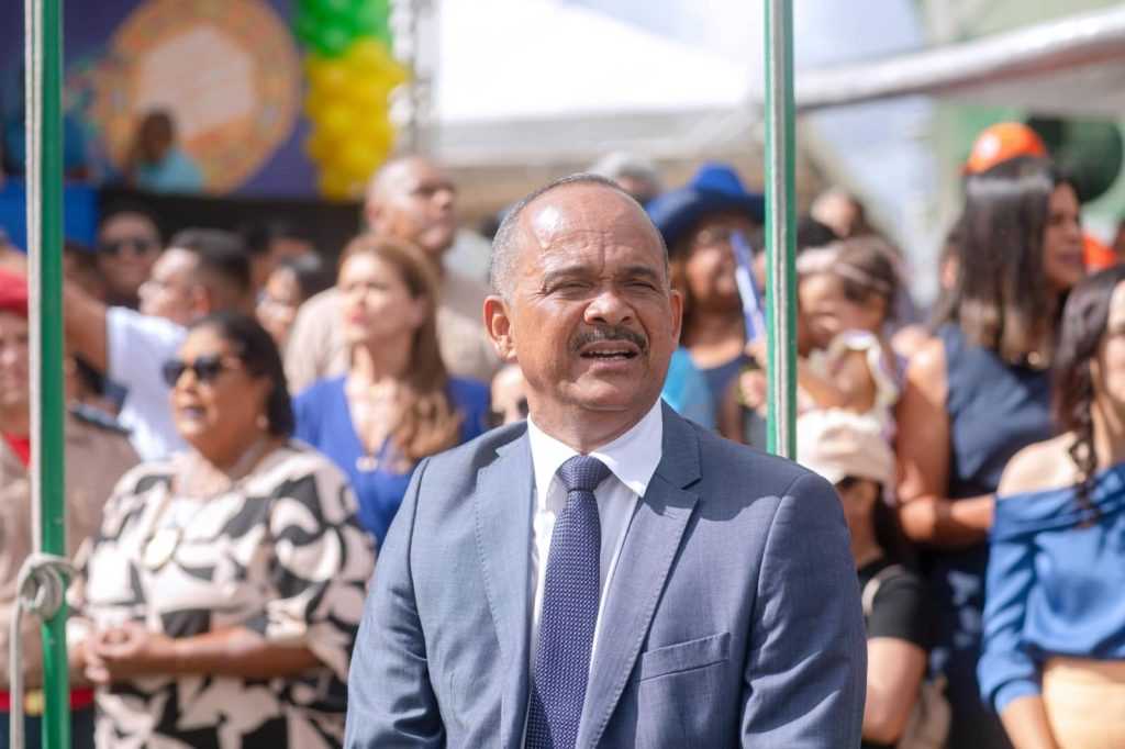 Elinaldo comemora crescimento de Camaçari no aniversário