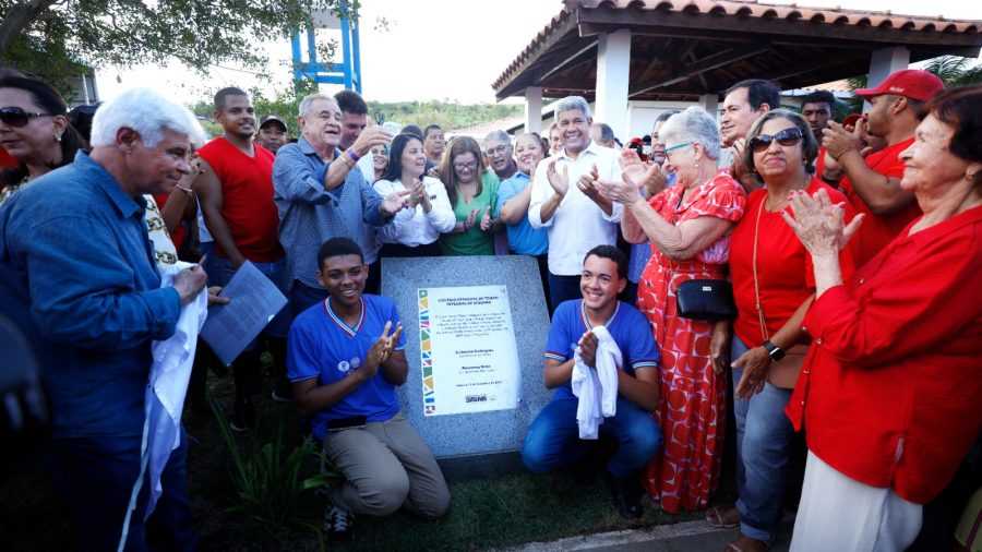 Jerônimo entrega escola de tempo integral e sistemas de abastecimento de água em Aiquara