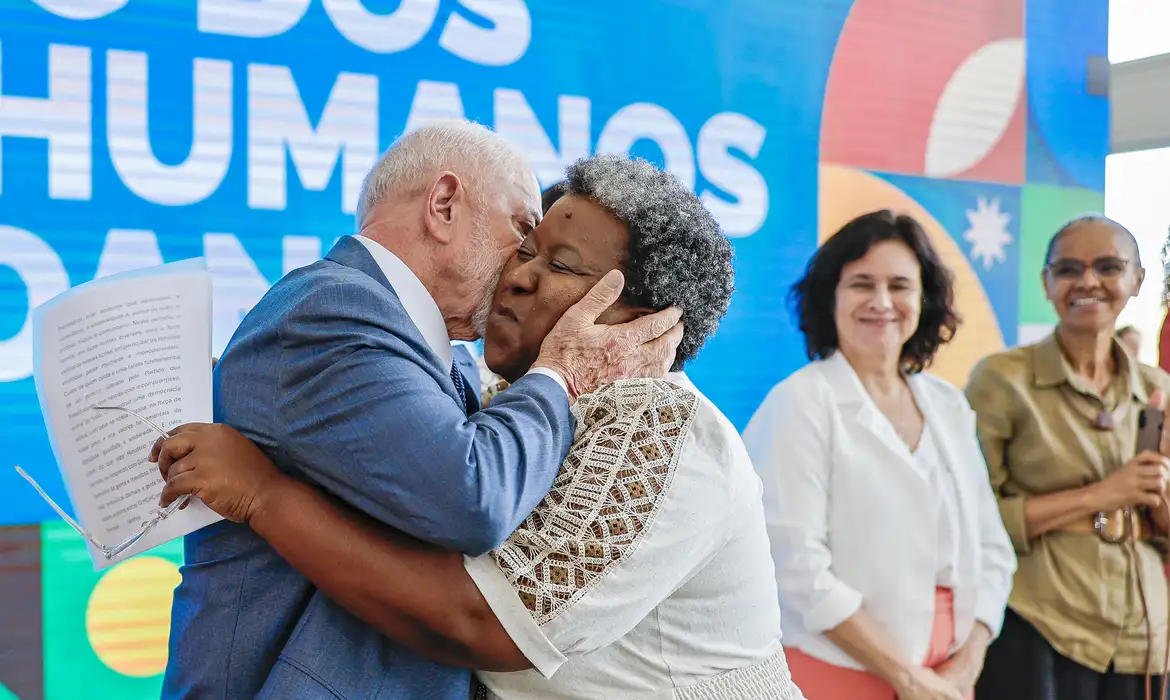 Macaé Evaristo toma posse como ministra dos Direitos Humanos