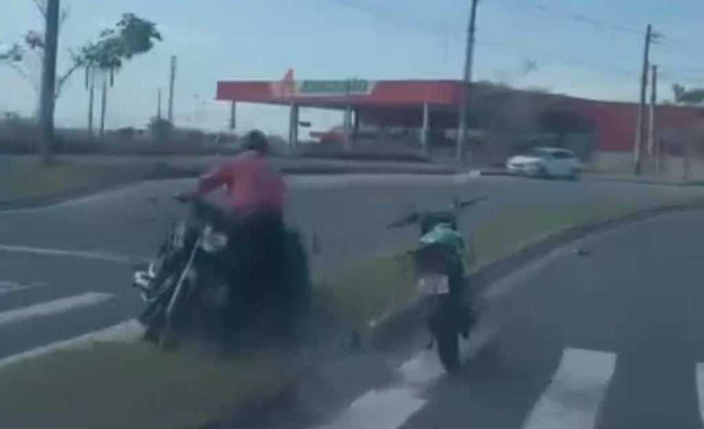 Motociclista acidentado na rouba próxima ao Atacadão.