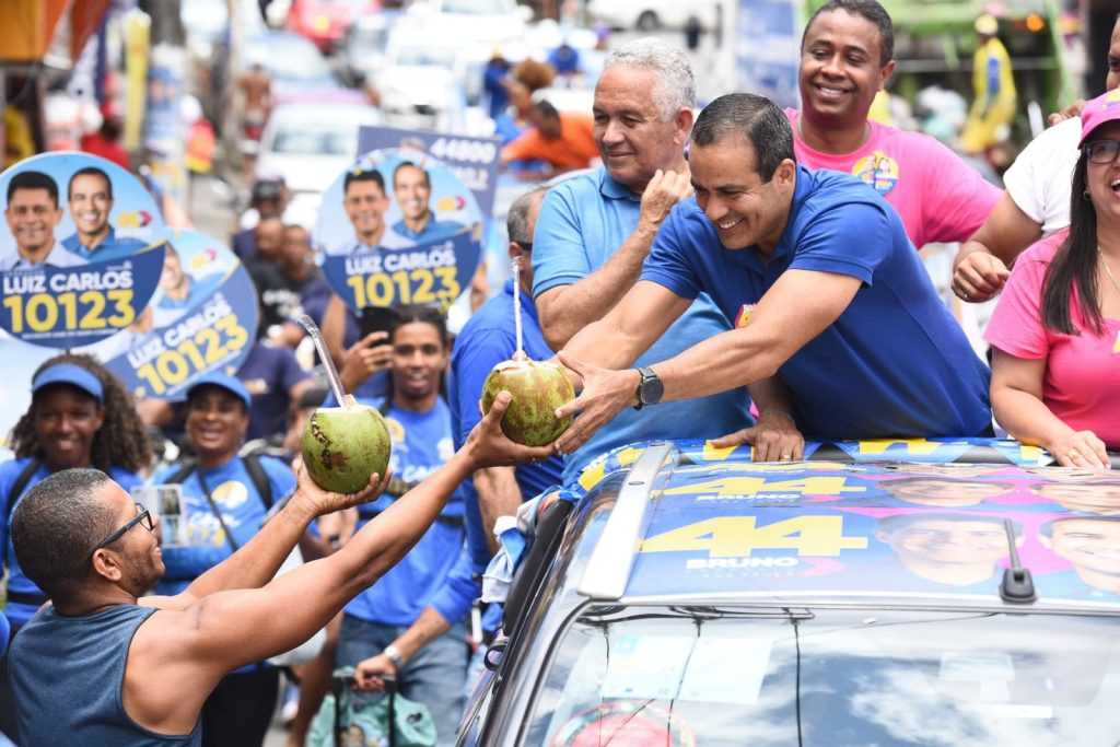 Bruno Reis faz sétima mega carreata da campanha, de Pernambués ao Calabetão