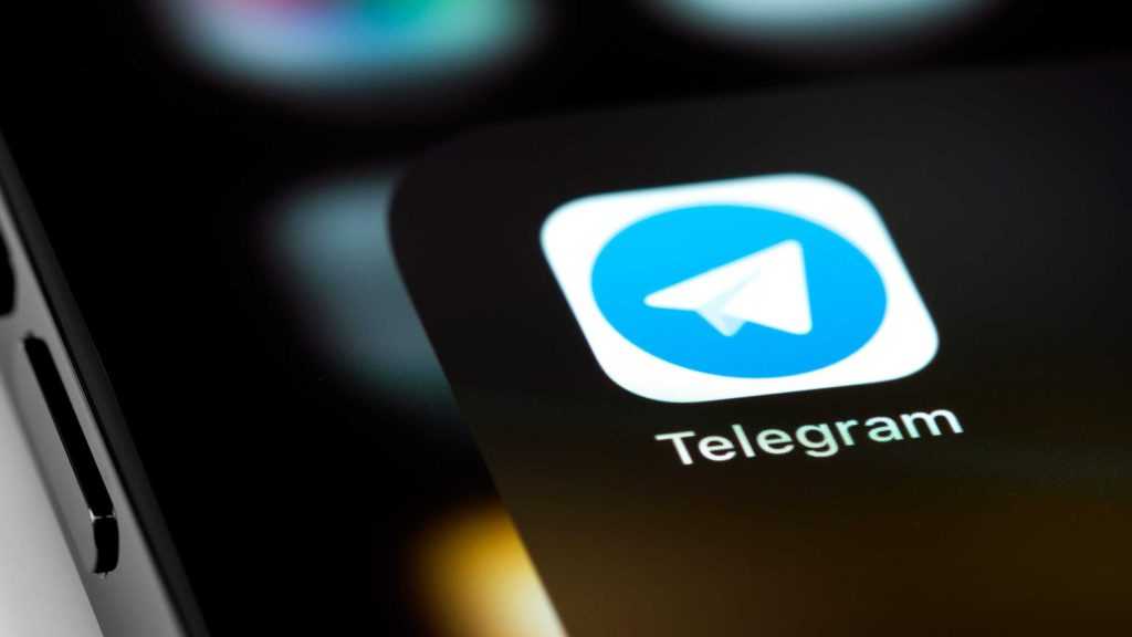 Ícone do Telegram em tela inicial de iPhone