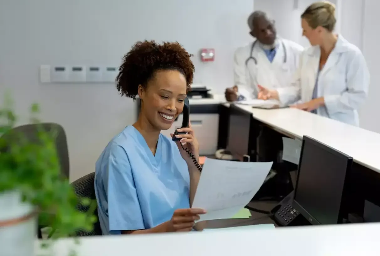 Hospital Aeroporto abre vaga para Recepcionista