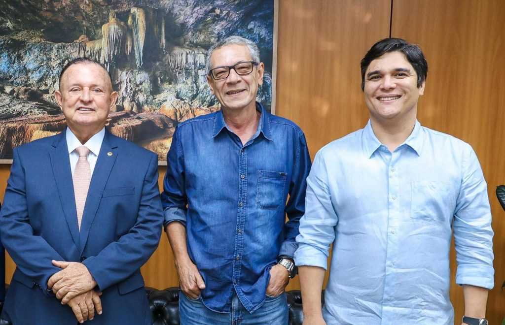 Bancadas do PV, PSD e Avante na Assembleia oficializam apoio à reeleição de Adolfo Menezes