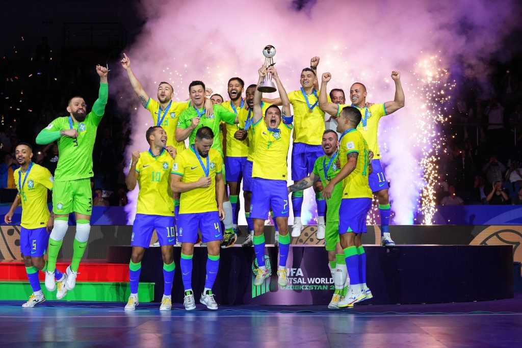 Brasil vence a Argentina por 2 a 1 e conquista o hexa na Copa do Mundo de Futsal