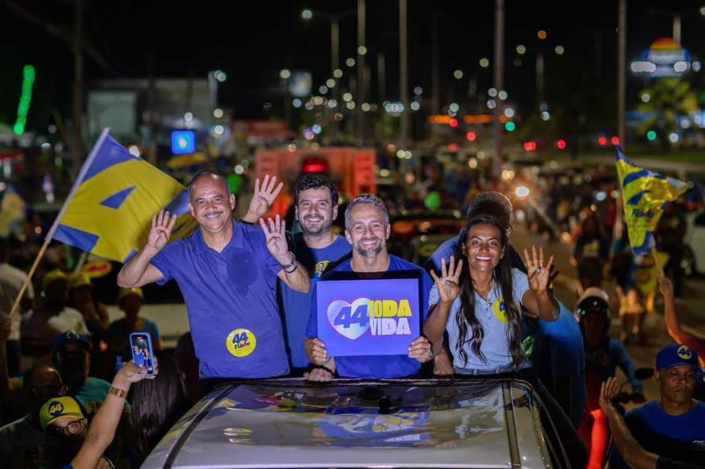 Flávio Matos inicia o 2° Turno em Camaçari com mega carreata