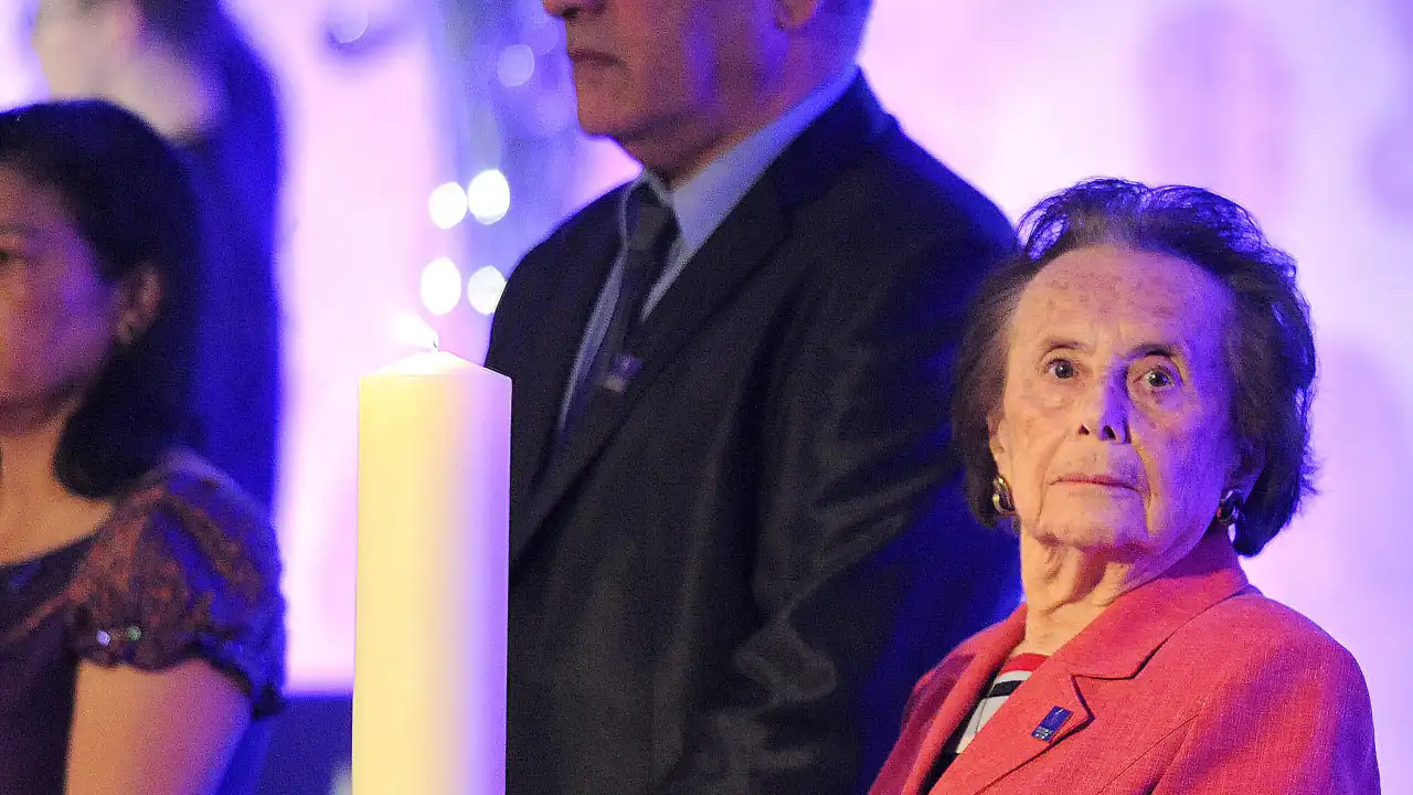 Mulher de 100 anos, sobrevivente do Holocausto, falece.