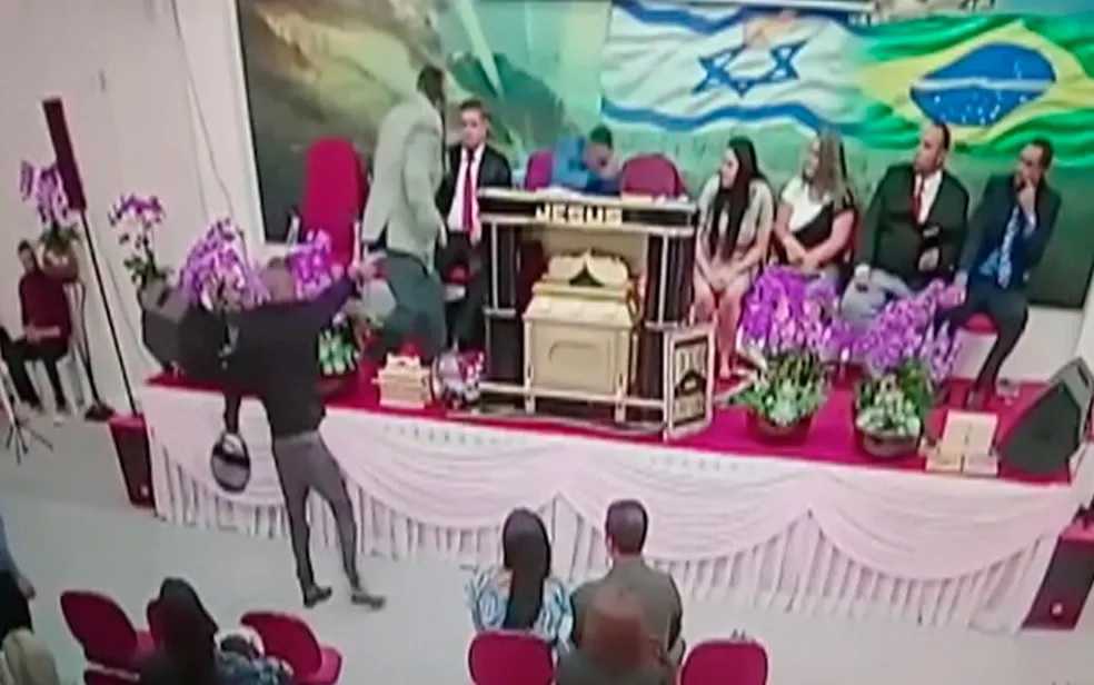 Criminoso que baleou pastor em culto é morto pela polícia em Vitória da Conquista.