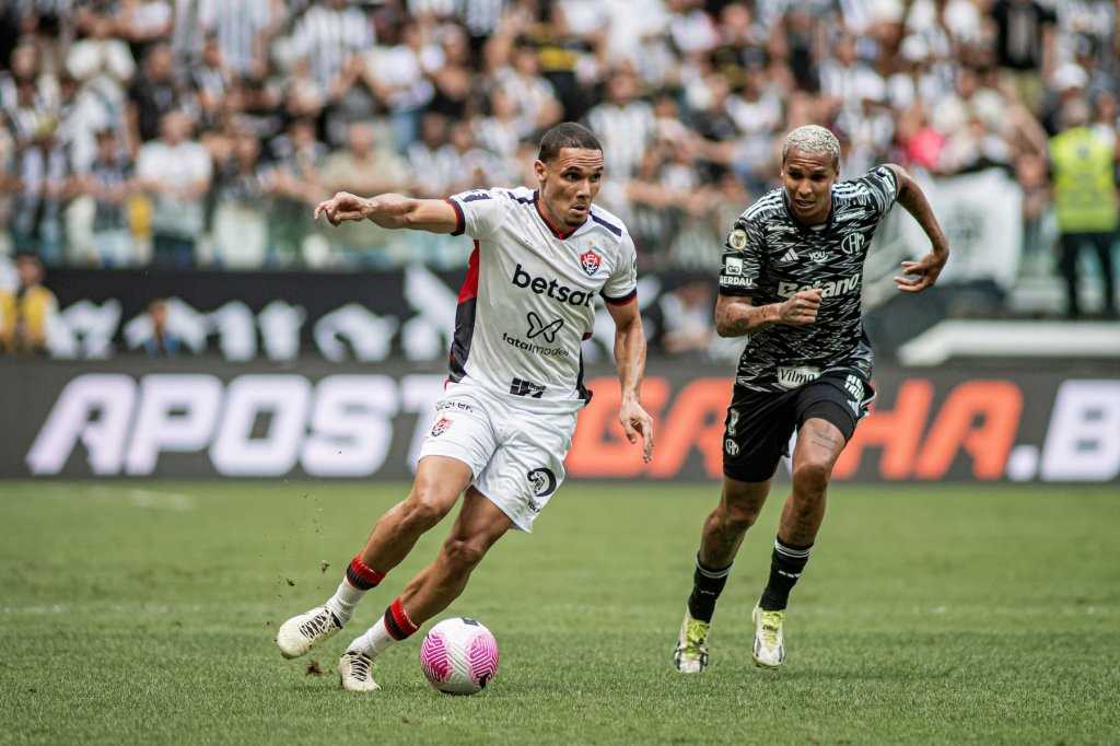 Vitória começa perdendo mas alcança empate heroico em jogo contra o Atlético-MG