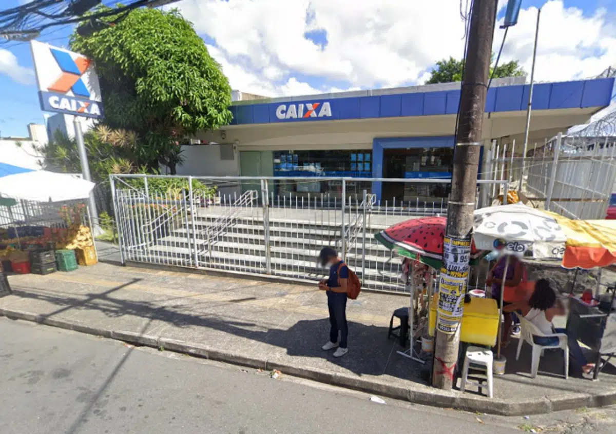 Criminosos invadem agência bancária em Salvador