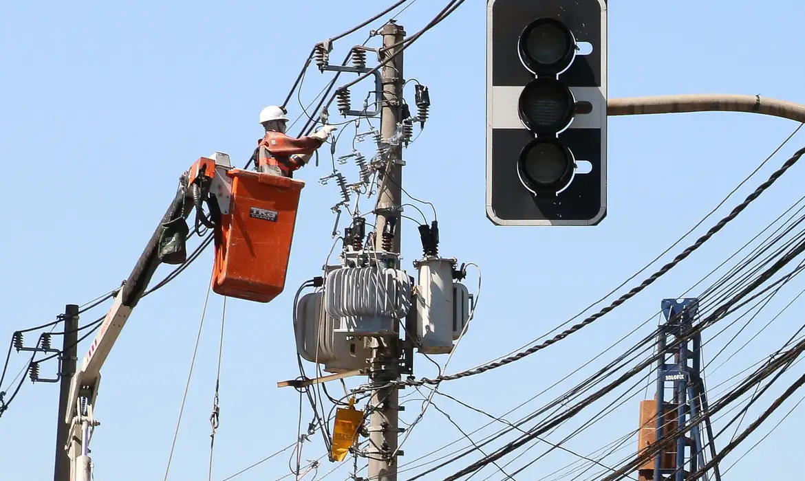 Minas e Energia denuncia irregularidades e ameaça revogar concessão à Enel